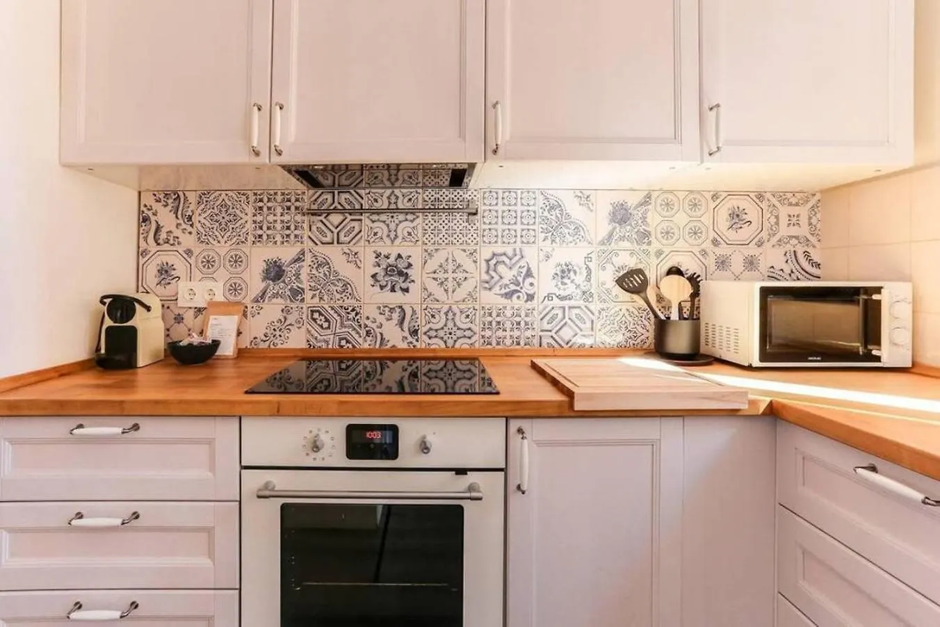 Stylish 2 Bdr In Trendy Gracia Apartment Barcelona